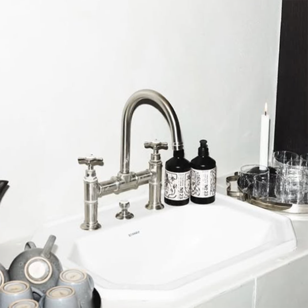 Nº23 . Hand Wash