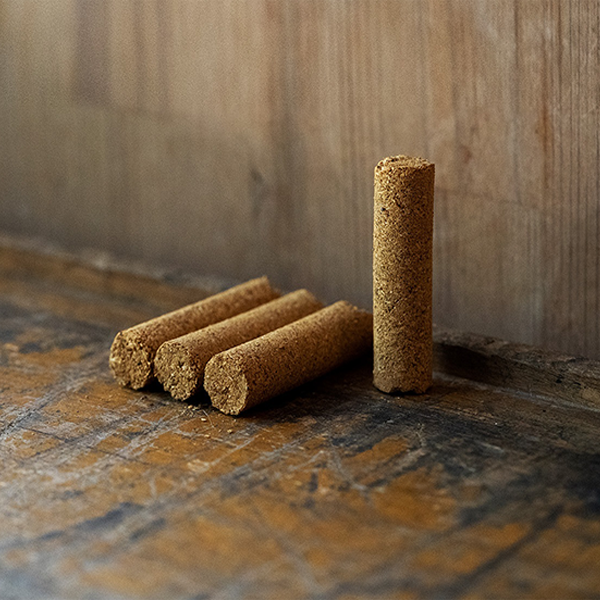 Handgepresste Räucherstäbchenbox aus Palo Santo